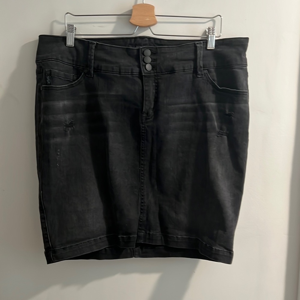 Torrid black denim skirt, size 18, NWOT
